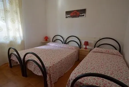 Trilocale In Campagna Con Giardino 