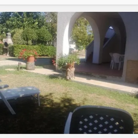 Trilocale In Campagna Con Giardino 